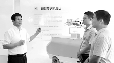 我国自主研发18轴双臂机器人在浙江宁波首发