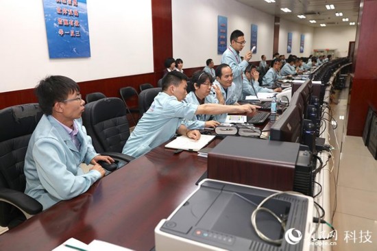 北京航天飞行控制中心飞控大厅工作场景 于涛 摄