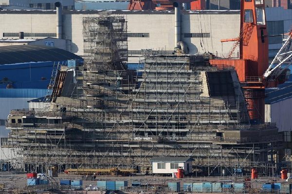 据网友近日拍摄的照片显示，中国第一艘国产航母001A航母舰岛的高清照片曝光，可以看到舰岛的具体结构。（感谢 鼎盛军事 威猛）