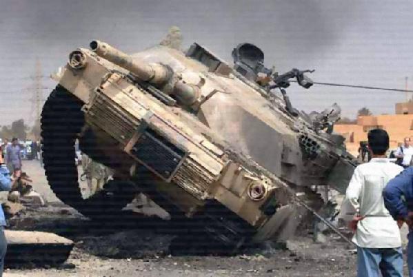 资料图：被“短号”反坦克导弹击毁的美制M1A1主战坦克。
