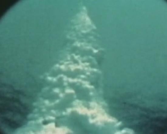 中国海军两艘潜艇南海实战对抗 锁定目标射鱼雷