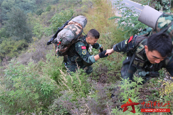 光彩的背后，看武警特战队员是怎样炼成的