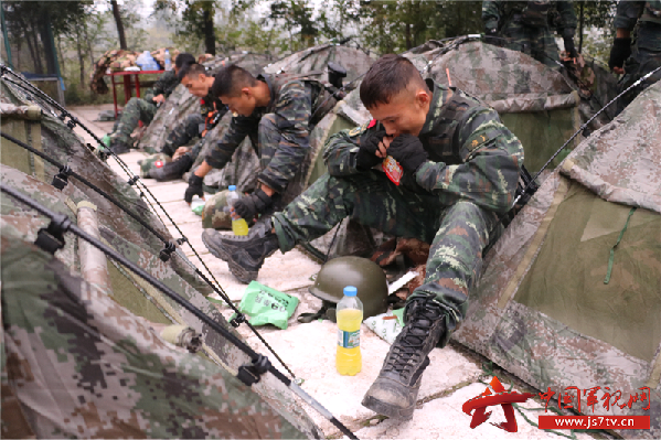 光彩的背后，看武警特战队员是怎样炼成的