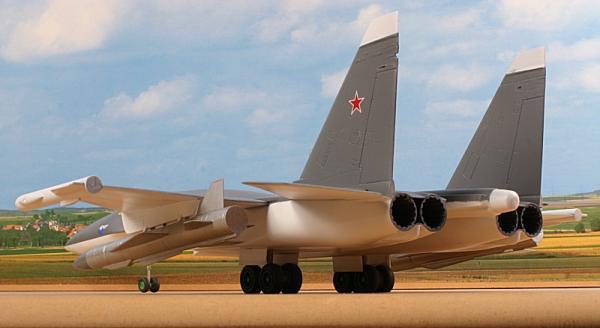 俄罗斯T-12远程轰炸机方案模型，采用四发设计，可携带两枚Kh-22反舰导弹
