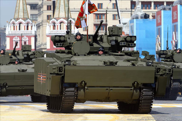 2015年俄罗斯阅兵仪式中的T-14“阿玛塔”主战坦克