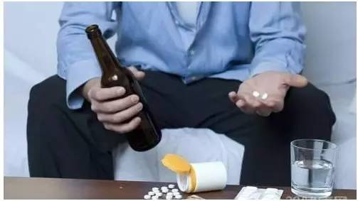 别作！吃这些药后就别喝酒了