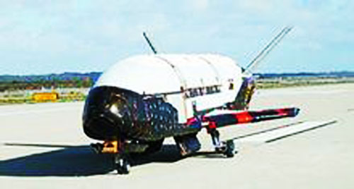 X-37B降落在范登堡空军基地