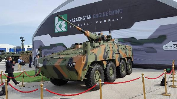 　　资料图：在展会上展出的“Barys”装甲车，此时搭载了AU-220M“贝加尔”炮塔。