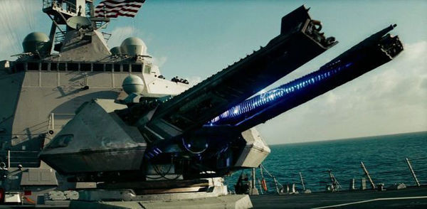 美军借好莱坞影片广为宣传的神秘杀手——电磁轨道炮。