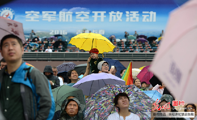 16万人齐聚空军长春航空开放日 参观规模堪称历史之最