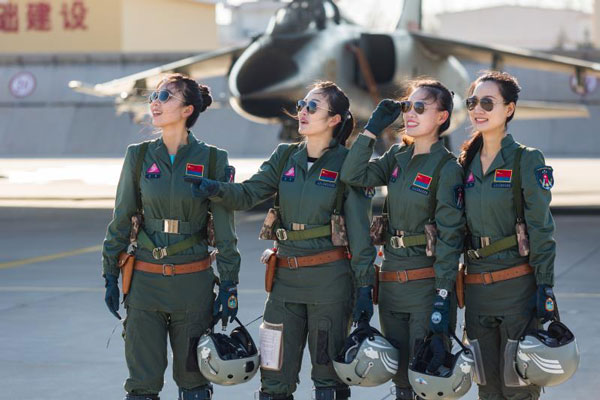 中国空军时隔4年再招女飞行员 今年招收35名