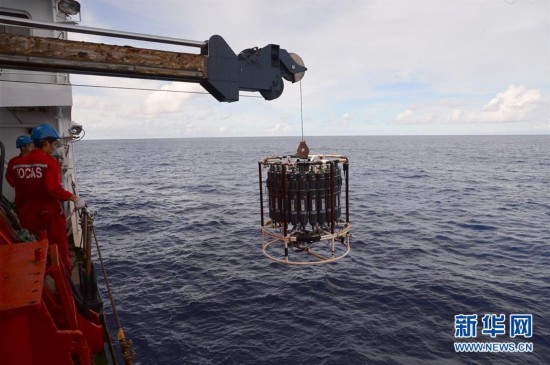 （科技）（2）“科学”号在西太平洋卡罗琳海山开展水体与生态调查