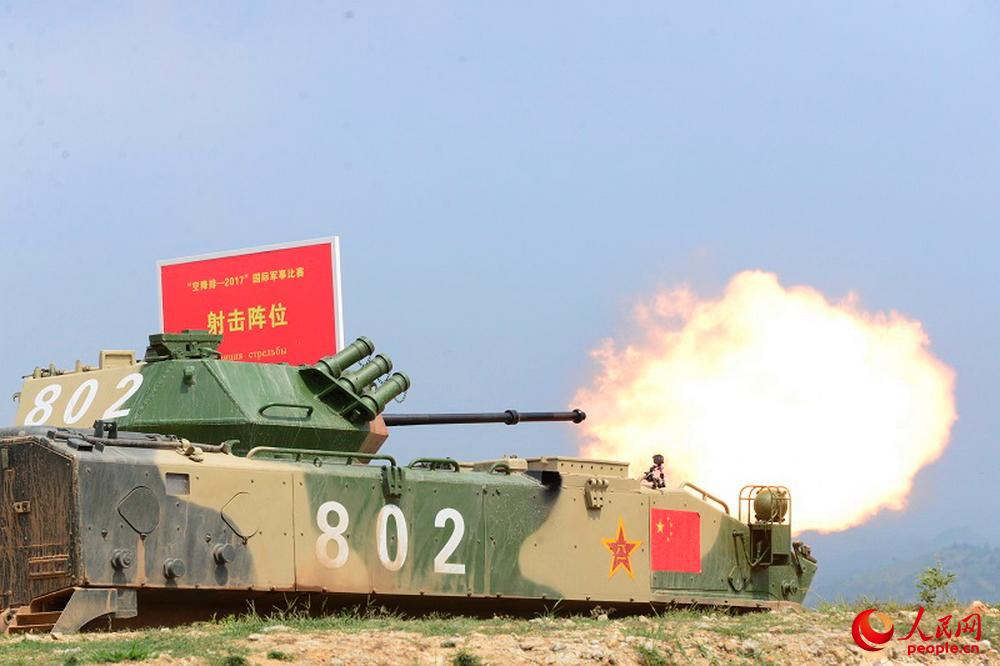 中国战车正在射击。方超摄